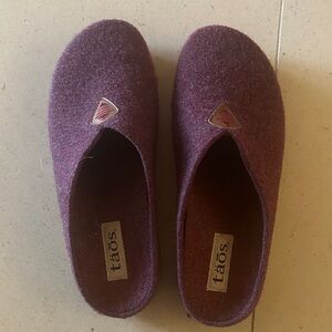Taos Footwear Purple Slippers
